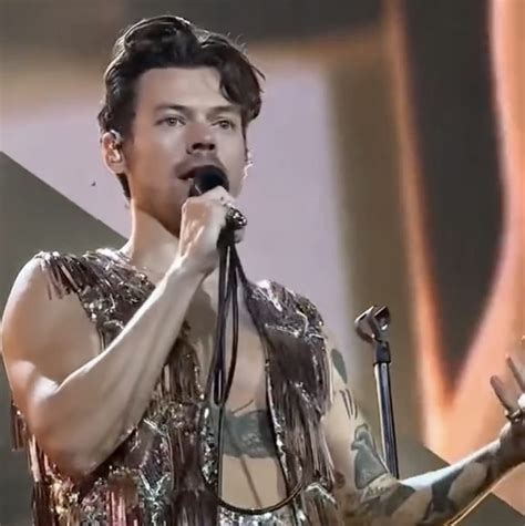 Harry Styles Love on Tour - Koncert Złotym Piórem na Scenie Muzycznej